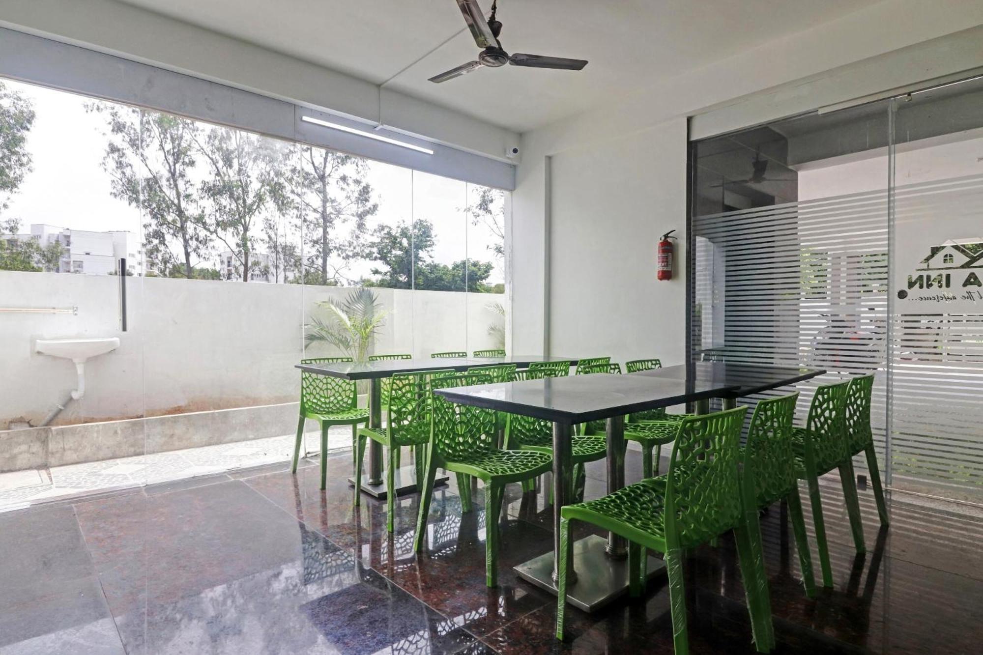 Super Capital O Srinika Inn Gachibowli Exterior photo