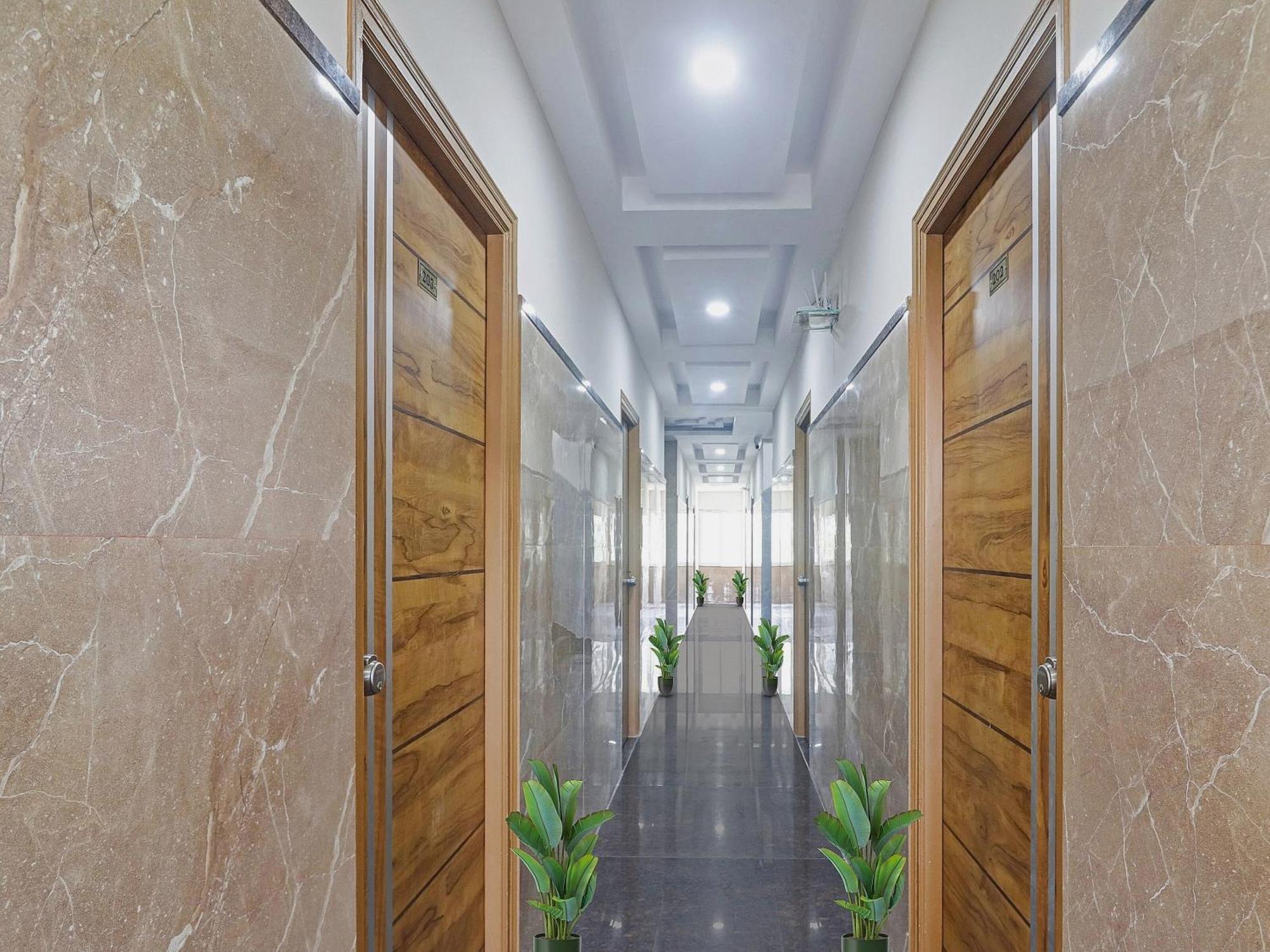 Super Capital O Srinika Inn Gachibowli Exterior photo