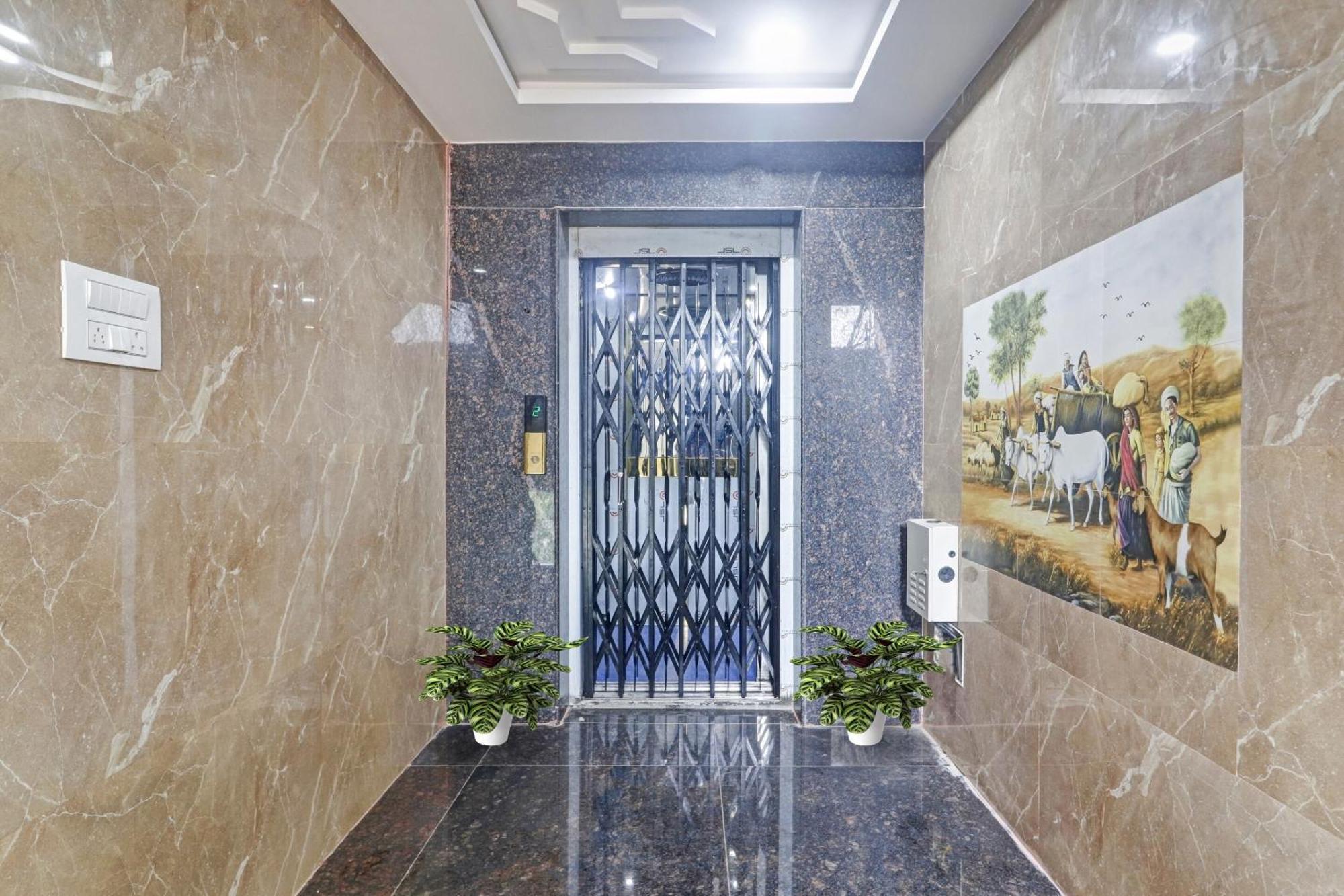Super Capital O Srinika Inn Gachibowli Exterior photo