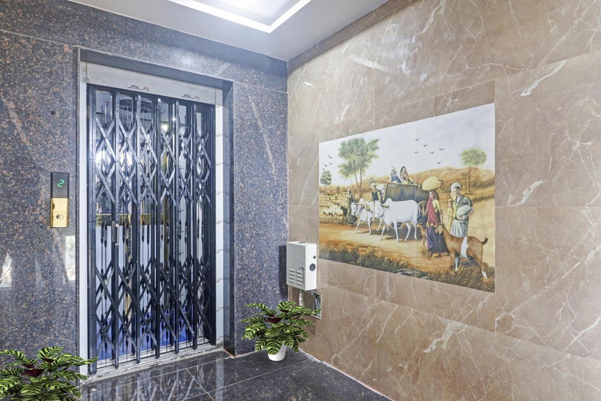 Super Capital O Srinika Inn Gachibowli Exterior photo